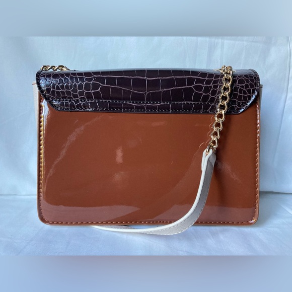 Aldo faux leather gold chain croc crossbody bag purse 9 x 6.5 x 3” - Picture 2 of 6